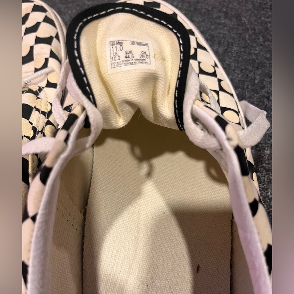 Vans color changing shoes - Picture 3 of 3